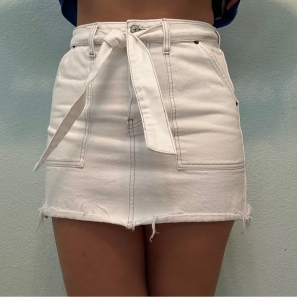 Abercrombie & Fitch: White Jean Mini Skirt w/ a Belt - Picture 1 of 4